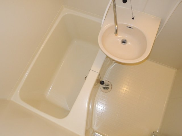 レオパレスグリーンヒル藻岩の浴室|洗面もこちらで。