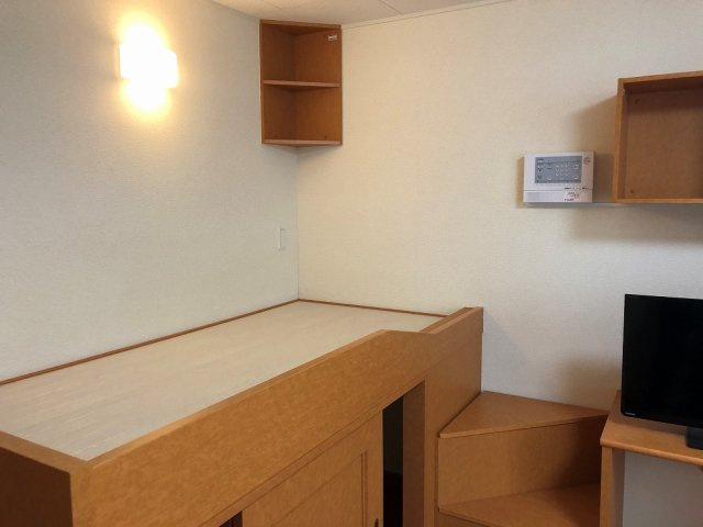 レオパレス川沿の寝室