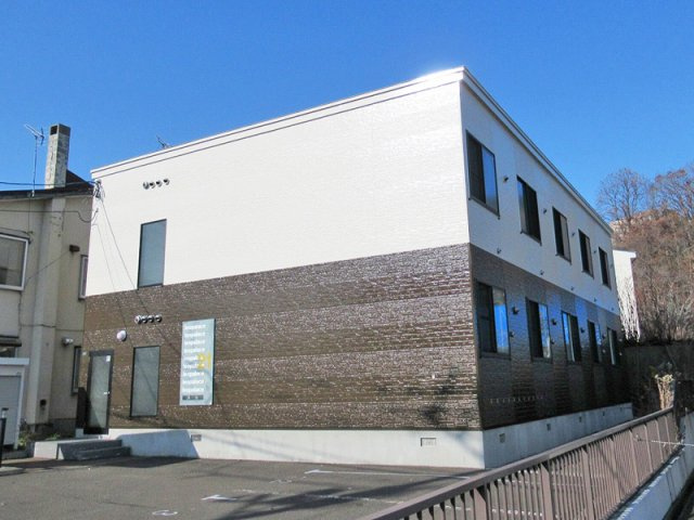 レオパレス川沿の外観