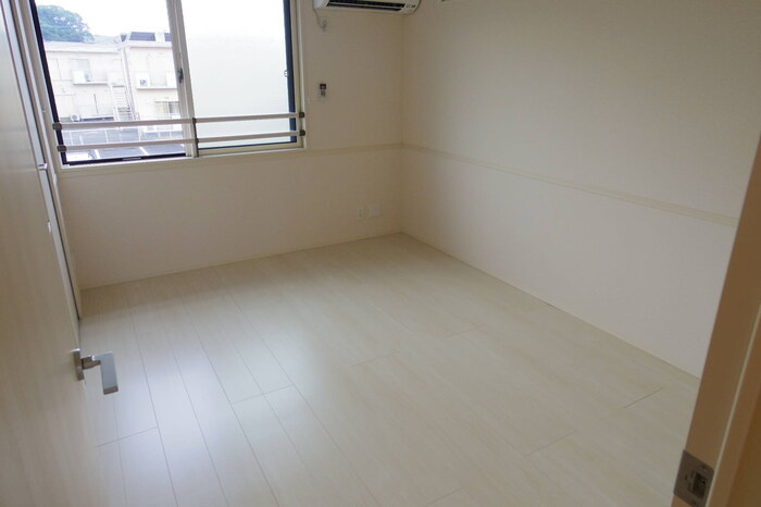 Villa Ren(ｳﾞｨﾗﾚﾝ）の寝室|北側洋室