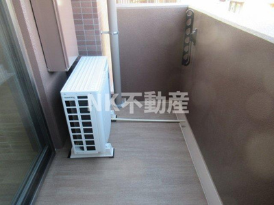 【バルコニー】 | スタシオン俊徳道（俊徳道賃貸） | 外からの目が気にならないバルコニーで洗濯物が干せます