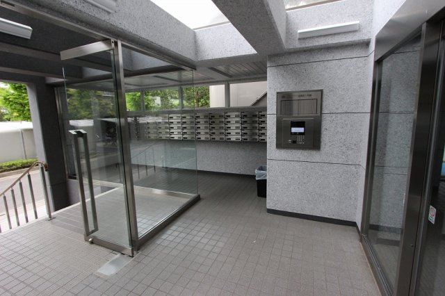パークフィールドみさとテラ・ウエスト3街区1号館のエントランス|建物の内部です
