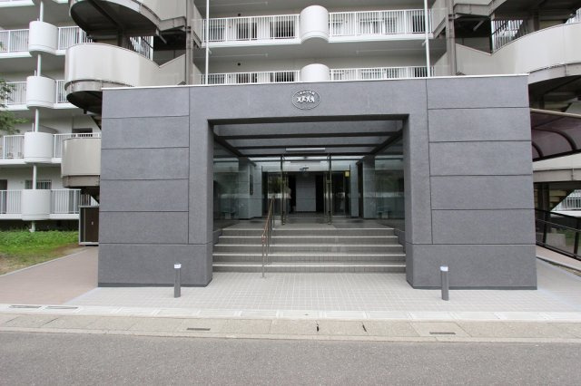 パークフィールドみさとテラ・ウエスト3街区1号館のエントランス|落ち着いたエントランスです