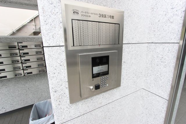 パークフィールドみさとテラ・ウエスト3街区1号館のエントランス|清潔なエントランスです