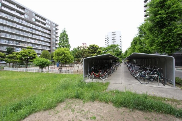 パークフィールドみさとテラ・ウエスト3街区1号館の駐輪場|駐輪場があります