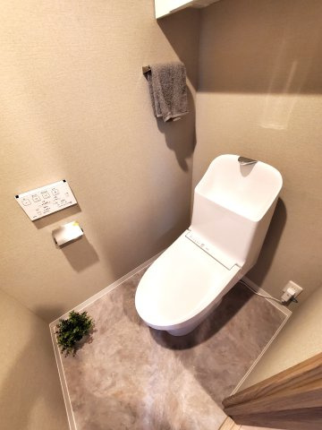 パークフィールドみさとテラ・ウエスト3街区1号館のトイレ|落ち着いた色調のトイレです