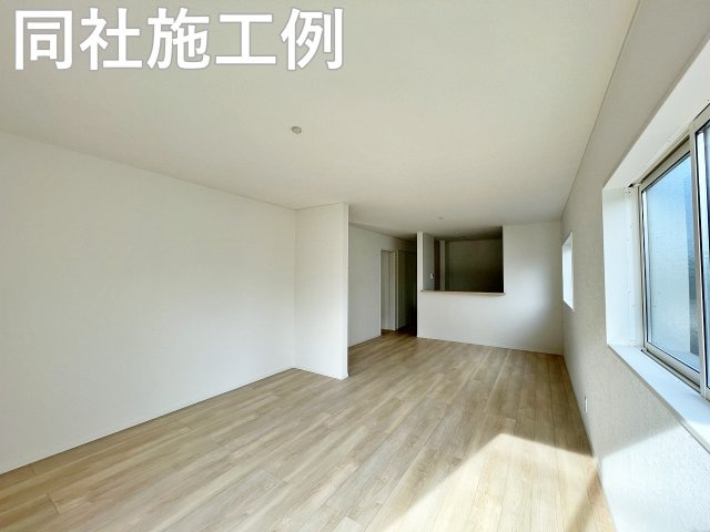 新築戸建　クレイドルガーデン曽我部町寺長縄手の居間・リビング|同社施工例
