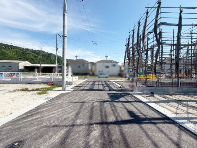 新築戸建　クレイドルガーデン曽我部町寺長縄手の前面道路含む現地写真|現地写真(5/14撮影)