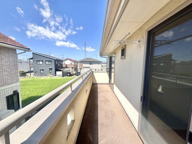 【中古戸建】前橋市箱田町のバルコニー|■バルコニー｜あたたかな陽のひかりを浴びることのできるバルコニー。お洗濯物やお布団を干せば、家族みんなが気持ちよく暮らすことができます(*^^*)