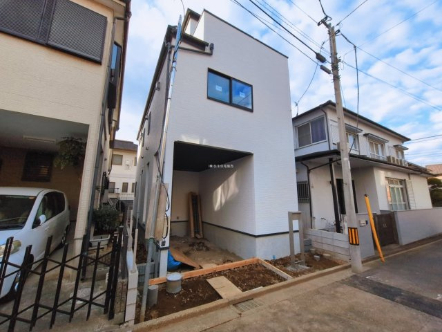 富士見市鶴瀬西３丁目の新築一戸建の外観|2026年3月撮影　
鶴瀬駅徒歩13分の閑静な住宅街に位置する新築一戸建て！
プライバシーも安心の2階リビングは18帖以上のゆとりの広さ。
資料請求やご見学などお気軽にお問い合わせください。
