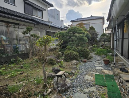 【収納多いです！】高知市福井東町　中古一戸建ての庭|広々したお庭。家庭菜園やガーデニング等を楽しむことができます♪