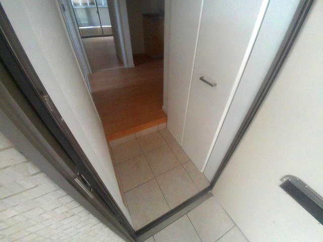 レグルス新明の玄関