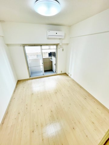 シャンテジョイフルの洋室