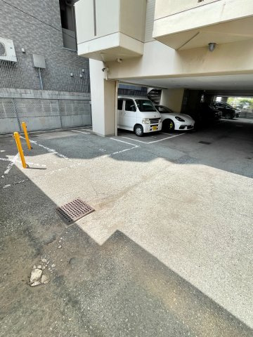 シャンテジョイフルの駐車場