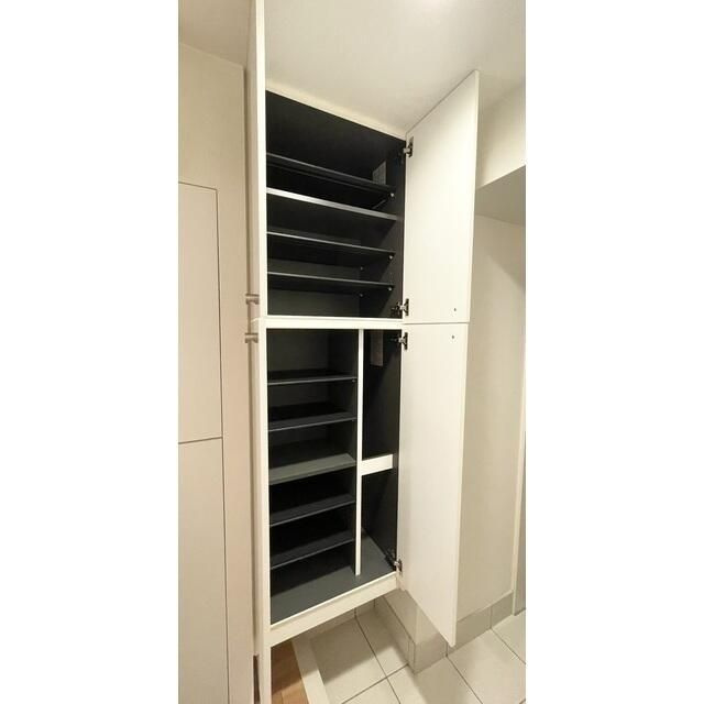 ハイツ川原の玄関