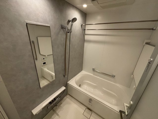 SKY DUO SUN VILLAGE T棟  48階の浴室