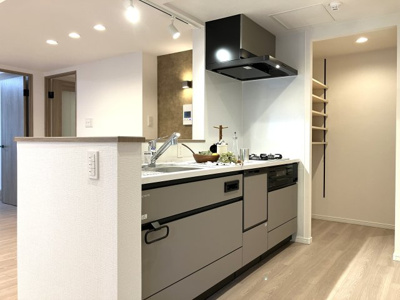 【キッチン】 | パルク宮の沢イースト | 人大カウンタートップのキッチンは食洗機も付いてます♪