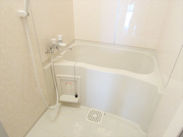 シャイニングコンポNの浴室