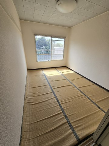 なるみグリーンコーポ２号棟の洋室