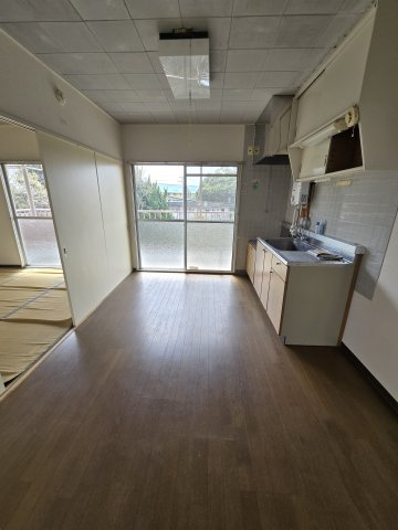 なるみグリーンコーポ２号棟の居間・リビング