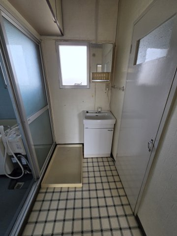 なるみグリーンコーポ２号棟の独立洗面台