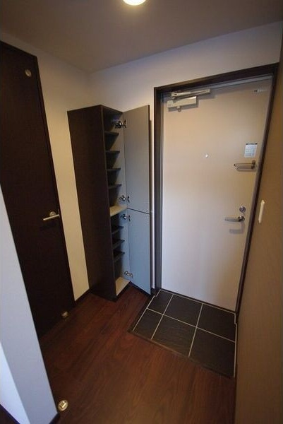 Vega新富(ベガシントミ)の玄関