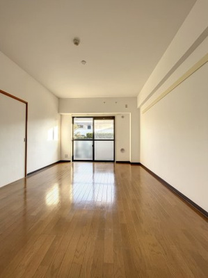 【居間・リビング】 | コンフォール鷺沼 | ※同建物ほかのお部屋の写真です。