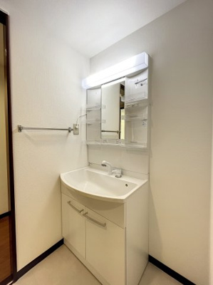 【独立洗面台】 | コンフォール鷺沼 | ※同建物ほかのお部屋の写真です。