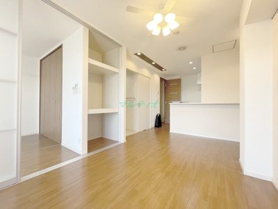 【居間・リビング】 | メゾンデルフィⅡ | 洋室