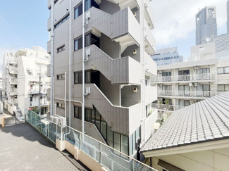 【展望】 | 眼前に広がる空の雄大さと、このお部屋の自慢の一つである「眺望」をご覧ください。毎日、この景色を独り占めできる新生活に夢が広がります。～即日のご見学可能～　お問合せはお気軽にどうぞ。

