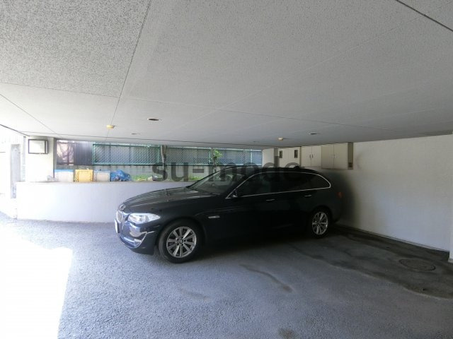 光栄ハイツ千里丘の駐車場