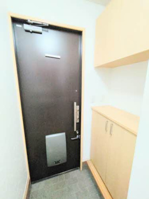 【玄関】 | グランマストシエロ Ⅰ棟 | 収納もある玄関です