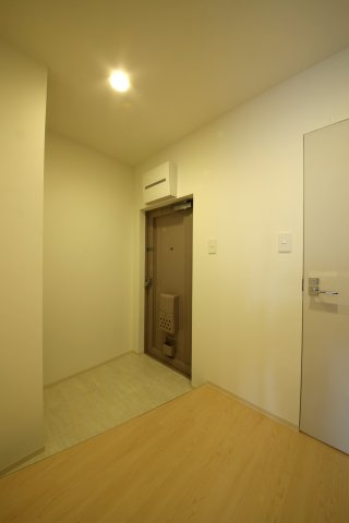 浦里第二マンション の玄関|写真はイメージです。色仕様は現況優先になります。