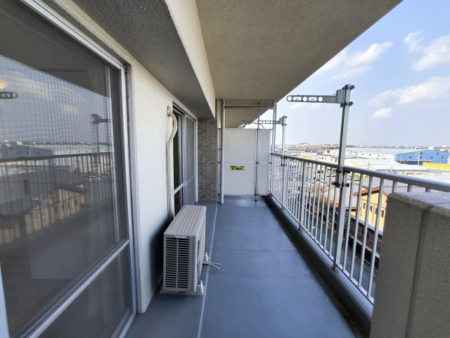 モアステージ吉川ライネスハイムD棟のバルコニー|お洗濯にも便利なバルコニー