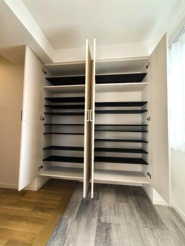 モアステージ吉川ライネスハイムD棟の玄関|ゆったりとした玄関です