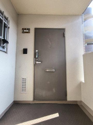モアステージ吉川ライネスハイムD棟の玄関|シンプルで使いやすい玄関です