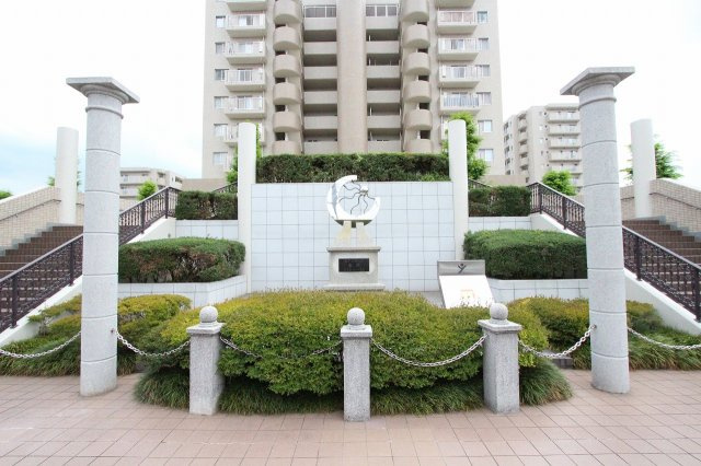 モアステージ吉川ライネスハイムD棟のエントランス|落ち着いたエントランスです