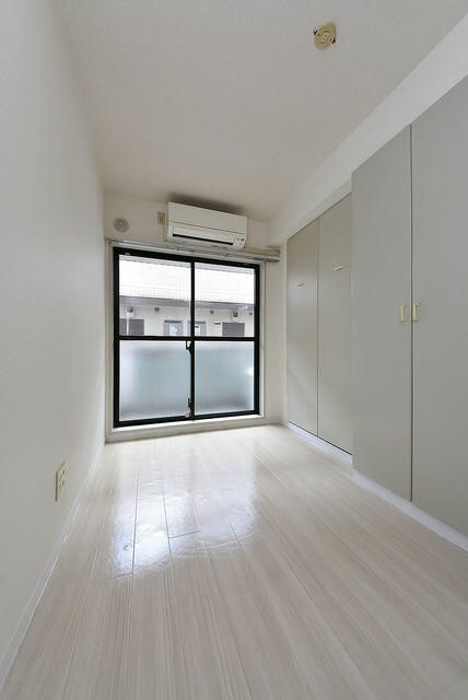 横浜市西区霞ケ丘の賃貸マンションの居間・リビング