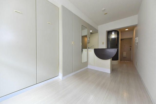 横浜市西区霞ケ丘の賃貸マンションの居間・リビング