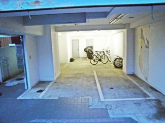 【駐車場】