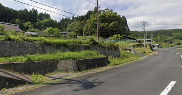 売土地　岐阜県恵那市串原の外観|高台ならではの開放感があり、陽当たり・風通しともに良好です。前面道路は見通しがよく、お車の出入りもスムーズです。周囲は落ち着いた住環境で、ゆったりとした時間が流れています。