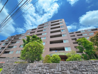 【外観】 | コアマンション春日ネクステージ☆仲介手数料無料☆ | ゲストを招待したくなるような端正な佇まいが魅力です。ぜひ現地で、その管理の質の良さを実感してください。