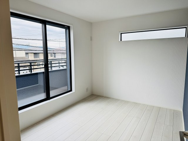八王子市　片倉町　新築一戸建て　１期の収納|～2階7.3帖の主寝室　ベッドなど大型家具のレイアウトもしやすい広さです～