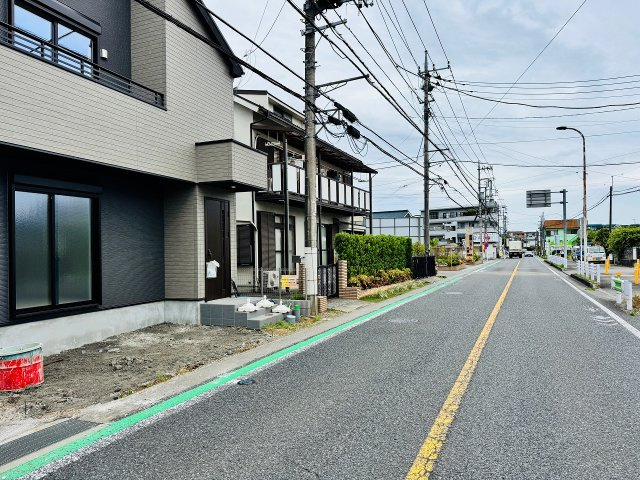 八王子市　片倉町　新築一戸建て　１期の前面道路含む現地写真|～西側4ｍ・南側12.3ｍ道路に面しています～