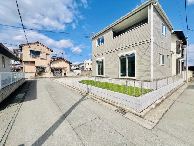 高崎市飯塚町の前面道路含む現地写真|南西角地♪