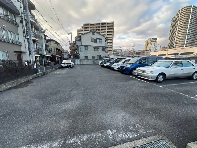 ウェルスクエア高槻の駐車場