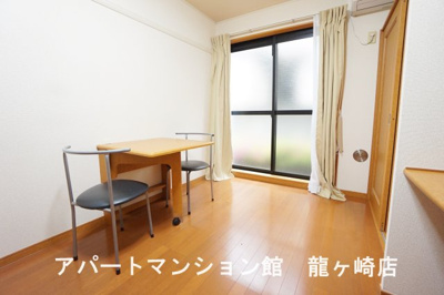 【居間・リビング】 | レオパレスウィンヒル | 画像3