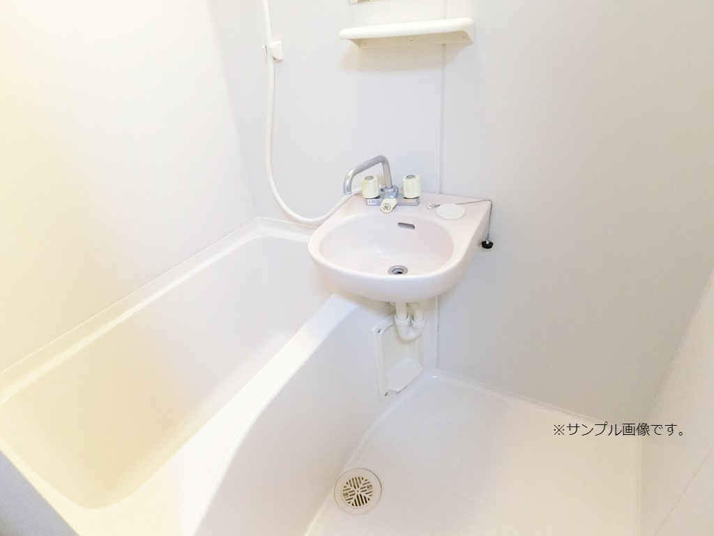 エスポアール石川の内装|明るい室内です