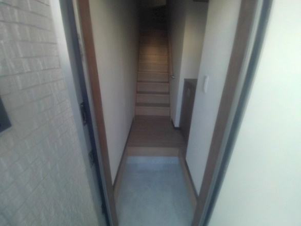 テルママーレ茶園場町の玄関