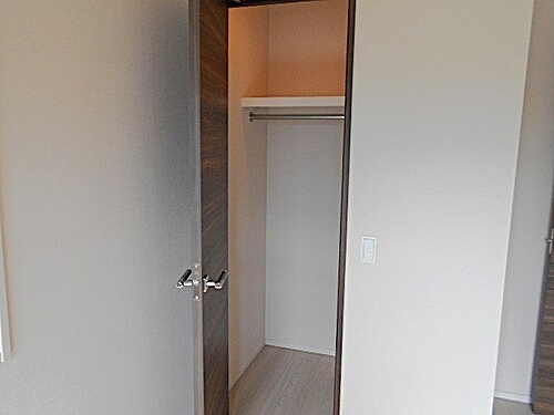 ライオンズ国泰寺グランアクシスの収納|ウォークインクロゼット　※2021年5月撮影